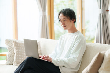 男性　パソコン