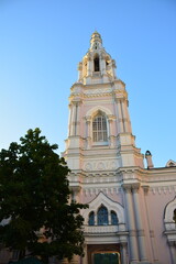 Obraz premium A walk through Moscow offers a captivating blend of history, culture, and modernity