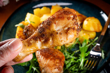 Baked chicken drumsticks with potatoes.