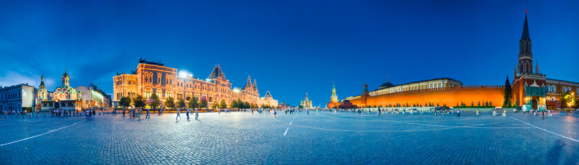 Obraz premium Panoramic evening view of the famous Red Square of the Moscow Kremlin. Russia