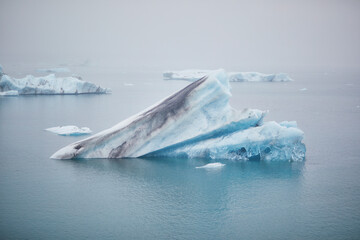 Naklejka premium Floating ice in Jokulsarlon glacier lagoon in Southern Iceland.