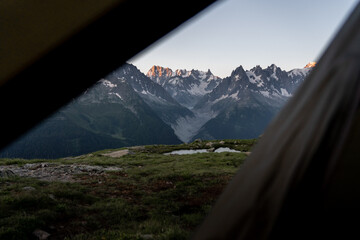View of the mountains from inside a tent © Héctor Rehiguer