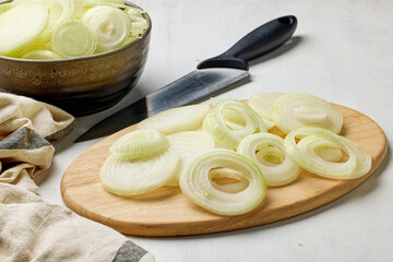 fresh raw onions on kitchen table