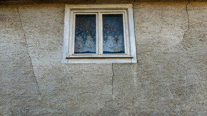Schäden an einer Altbaufassade