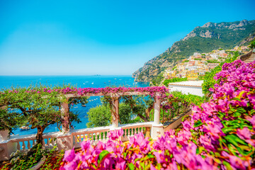 Obraz premium Positano coastline in south of Italy, vertiginous cliffs adorned with colorful villages, turquoise waters. Small town Positano on Amalfi Coast near Neapol, Italy