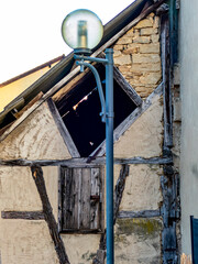 Gebäudeschäden an einem historischen Fachwerkhaus