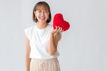 ハートと笑顔が素敵な女性