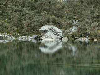 la lagune churup dans la cordillère blanche au pérou
