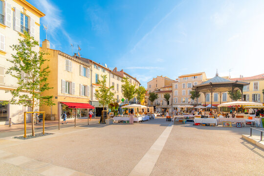 Fototapeta The weekly outdoor clothing and flea market at Place Amiral Barnaud in the Mediterranean seaside town of Antibes, France, on the French Riviera.