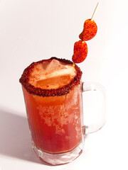 Refrescante michelada con chamoy y gomitas, la combinación perfecta