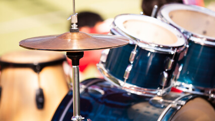 Naklejka premium Drum set on the street, closeup of a drum set