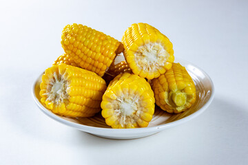 茹でたトウモロコシ　割り　boiled corn sweet corn