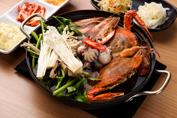 Crab seafood vegetable hot pot
