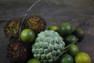 Eating fruit is very good for the body because it contains a lot of fiber