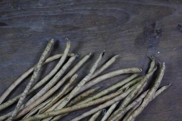 dadap beans, landes beans, cowpeas, otok beans or tolo beans.