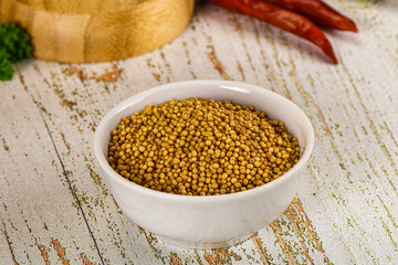 Dry mustard seeds in the bowl