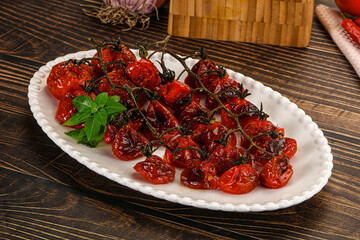 Baked cheeryy momatoes with olive oil