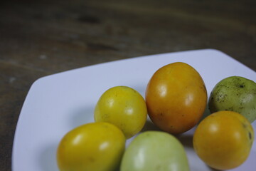 Tomatoes can be eaten directly or cooked first