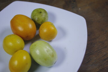 Tomatoes can be eaten directly or cooked first