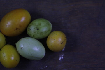 Tomatoes can be eaten directly or cooked first