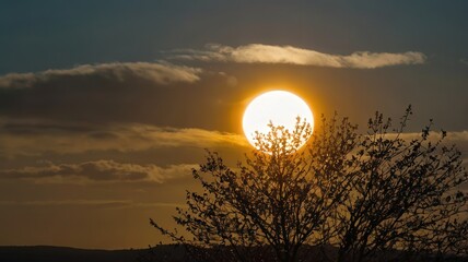 Fototapeta premium sunset, sun, sky, sunrise, sea, ocean, clouds, nature, orange, red, water, horizon, evening, cloud, landscape, sundown, beach, yellow, beautiful, color, dusk, light, dawn, reflection, moon