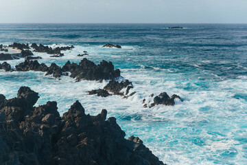 Пейзаж вулканического берега Мадейры