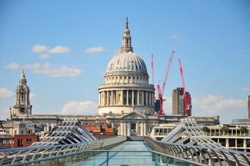 Naklejka premium ロンドンにあるセントポール大聖堂のとても美しい風景Beautiful view of St Paul's Cathedral in London