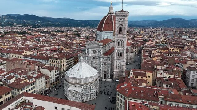 Florence&rsquo;s iconic cattedrale di santa maria del fiore at sunset, aerial view