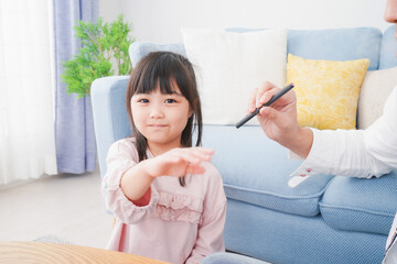 副流煙を嫌う小さな女の子