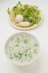 日本の食べ物｜七草がゆ　イメージ