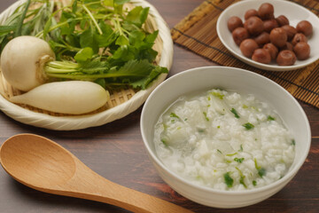 日本の食べ物｜七草がゆ　イメージ
