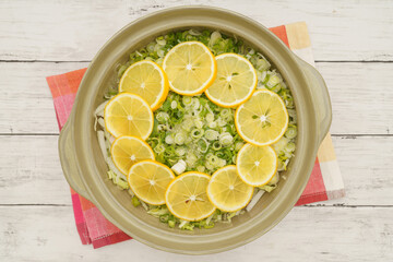 日本の食べ物｜ネギとレモンの鍋　レモン鍋のイメージ