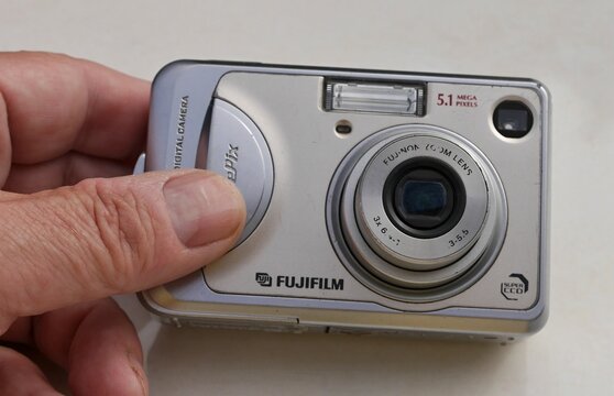 Fujifilm Fine Pix A510 vintage digital compact camera