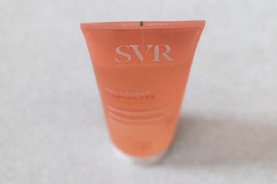 SVR Topialyse Soothing Moisturising 24H Protecting Anti-dryness Cleanser
