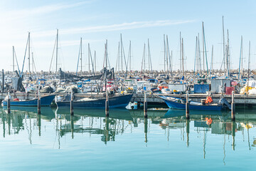 Fototapeta premium yachts and fishing boats on the pier at the marina on a bright sunny day