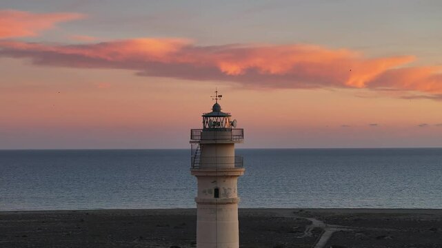 El faro de Sabinal situado en la reserva natural de Punta Entinas-Sabinar, municipio El Ejido, provincia de Almer&iacute;a, Andaluc&iacute;a, Espa&ntilde;a.