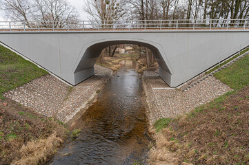 most drogowy, most nad rzeką, woda, rzeka, architektura, budowa, droga, kanał