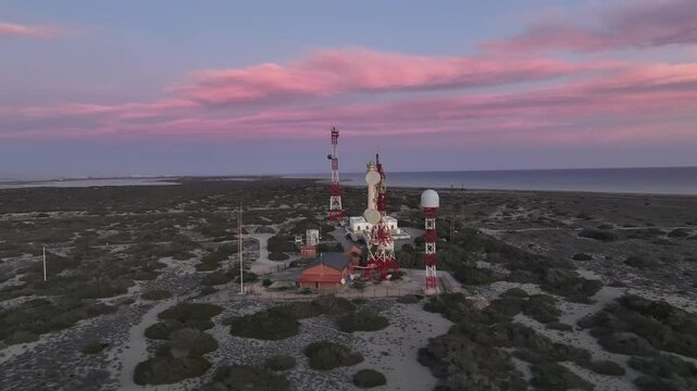 El faro de Sabinal situado en la reserva natural de Punta Entinas-Sabinar, municipio El Ejido, provincia de Almer&iacute;a, Andaluc&iacute;a, Espa&ntilde;a.