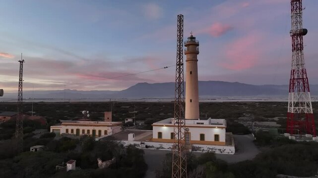 El faro de Sabinal situado en la reserva natural de Punta Entinas-Sabinar, municipio El Ejido, provincia de Almer&iacute;a, Andaluc&iacute;a, Espa&ntilde;a.