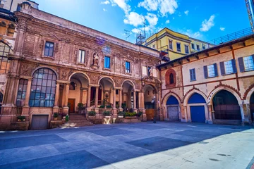 Fototapete Rund Palazzo delle Scuole Palatine on Piazza Mercanti in Milan, Italy © efesenko