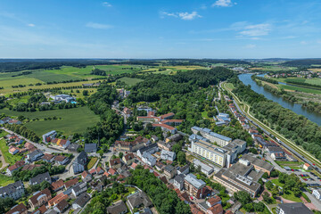 Ausblick auf das Donautal bei Bad Abbach im Kreis Kelheim im Sommer