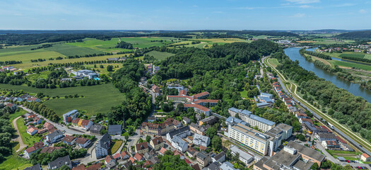 Ausblick auf das Donautal bei Bad Abbach im Kreis Kelheim im Sommer