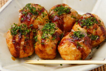 大阪名物　たこ焼き