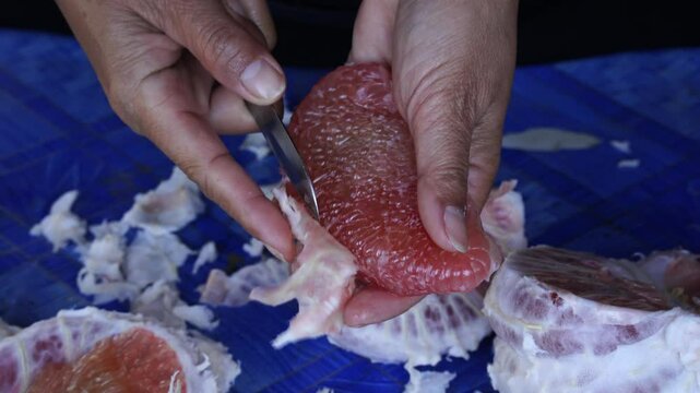 Easy way to peel red pomelo with a knife