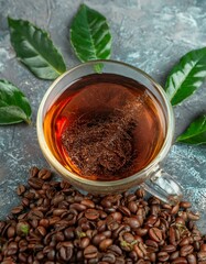 una mezcla de granos de cafe tostados con hojas de t&eacute; e infusi&oacute;n