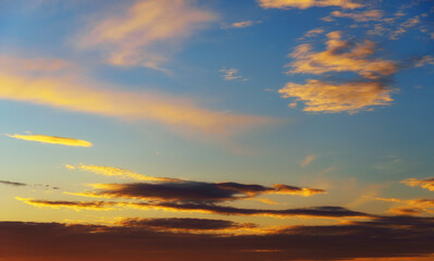 Fototapeta premium beautiful and dramatic sunset sky with clouds as abstract background