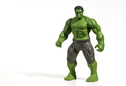 Hulk action figure showing his muscles and ready to fight