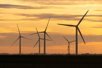 Fototapeta premium éolienne, coucher de soleil, region Pays de Loire; marais Breton; 85, Vendée, Loire Atlantique, France