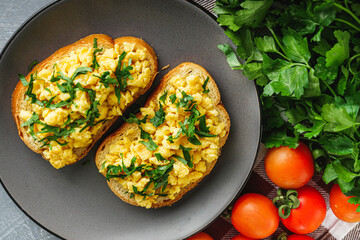 Scrambled Eggs on Toast: A Simple and Delicious Breakfast
