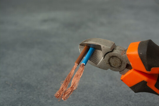The nippers cut two electrical wires.